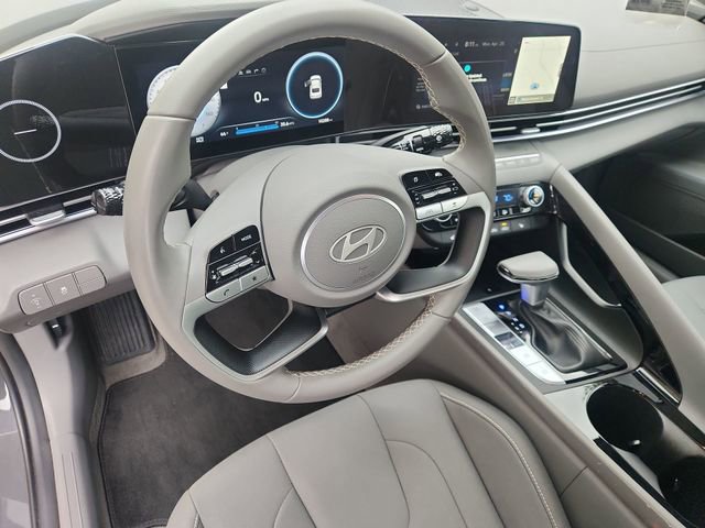 Used 2025 Hyundai Elantra SEL FWD image 10