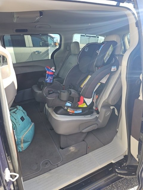 Used 2017 Chrysler Pacifica Touring-L image 9