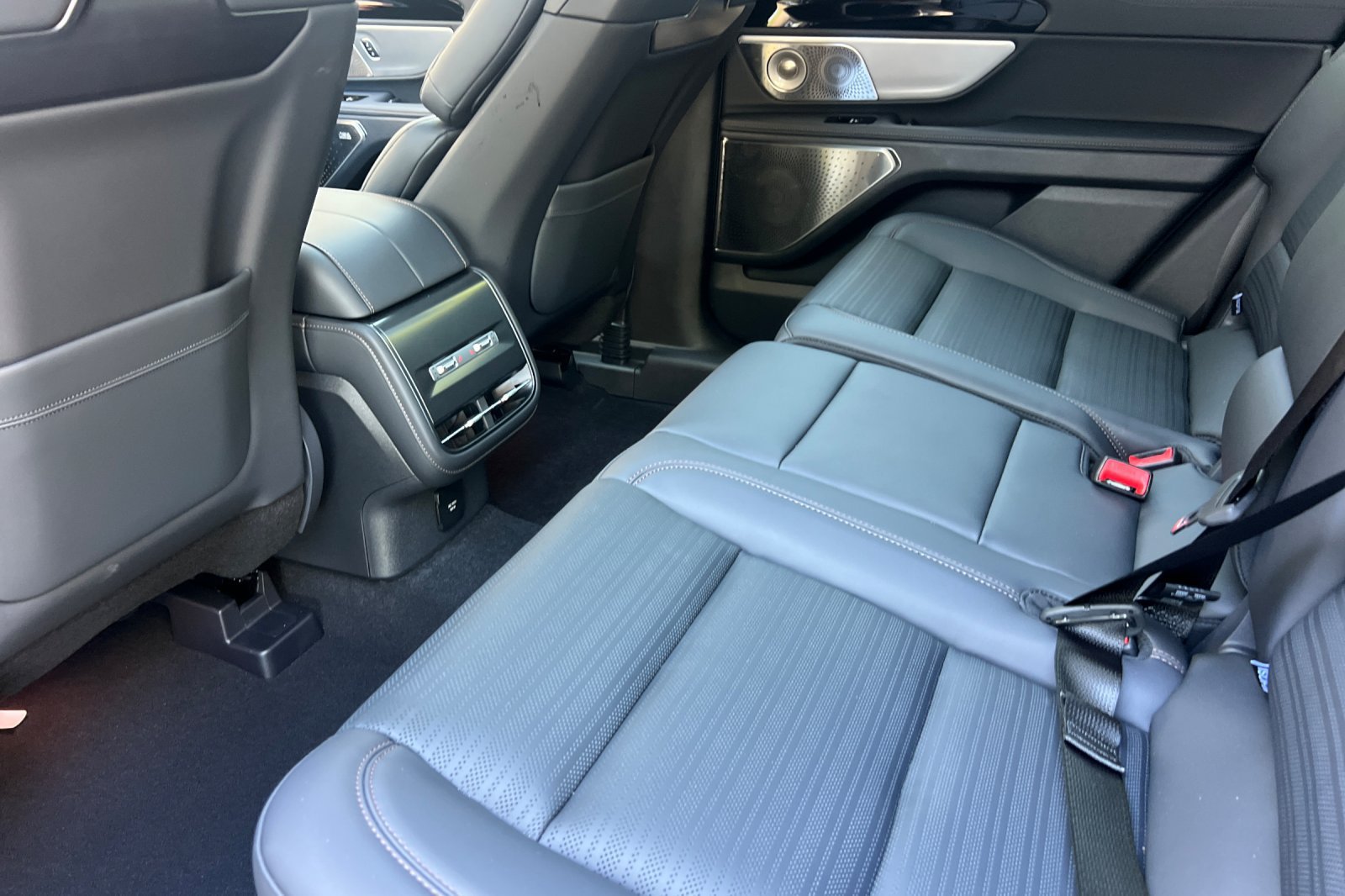 New 2026 Lincoln Nautilus Reserve AWD/4WD image 9