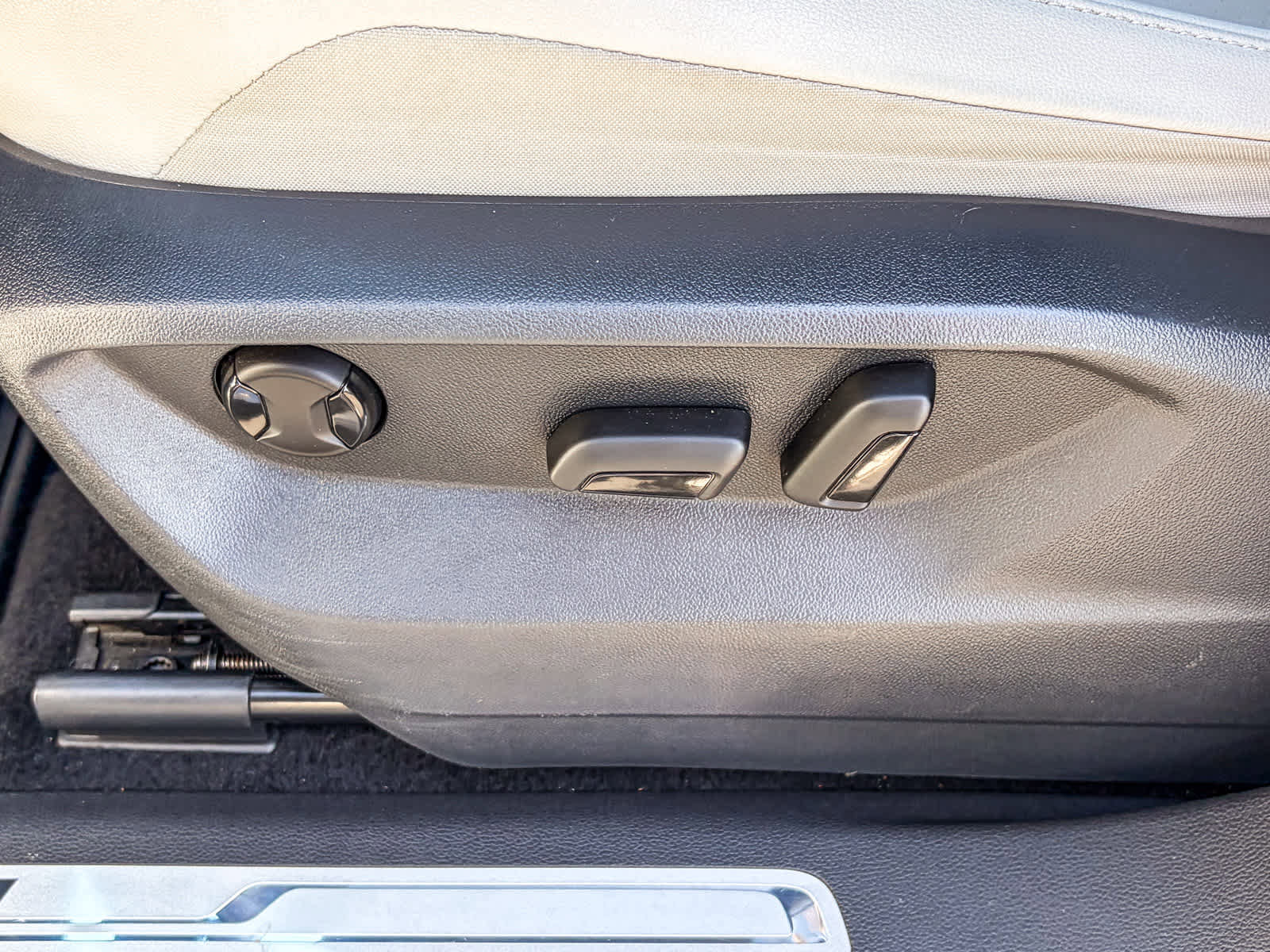 Used 2021 Volkswagen Tiguan SE R-Line image 41