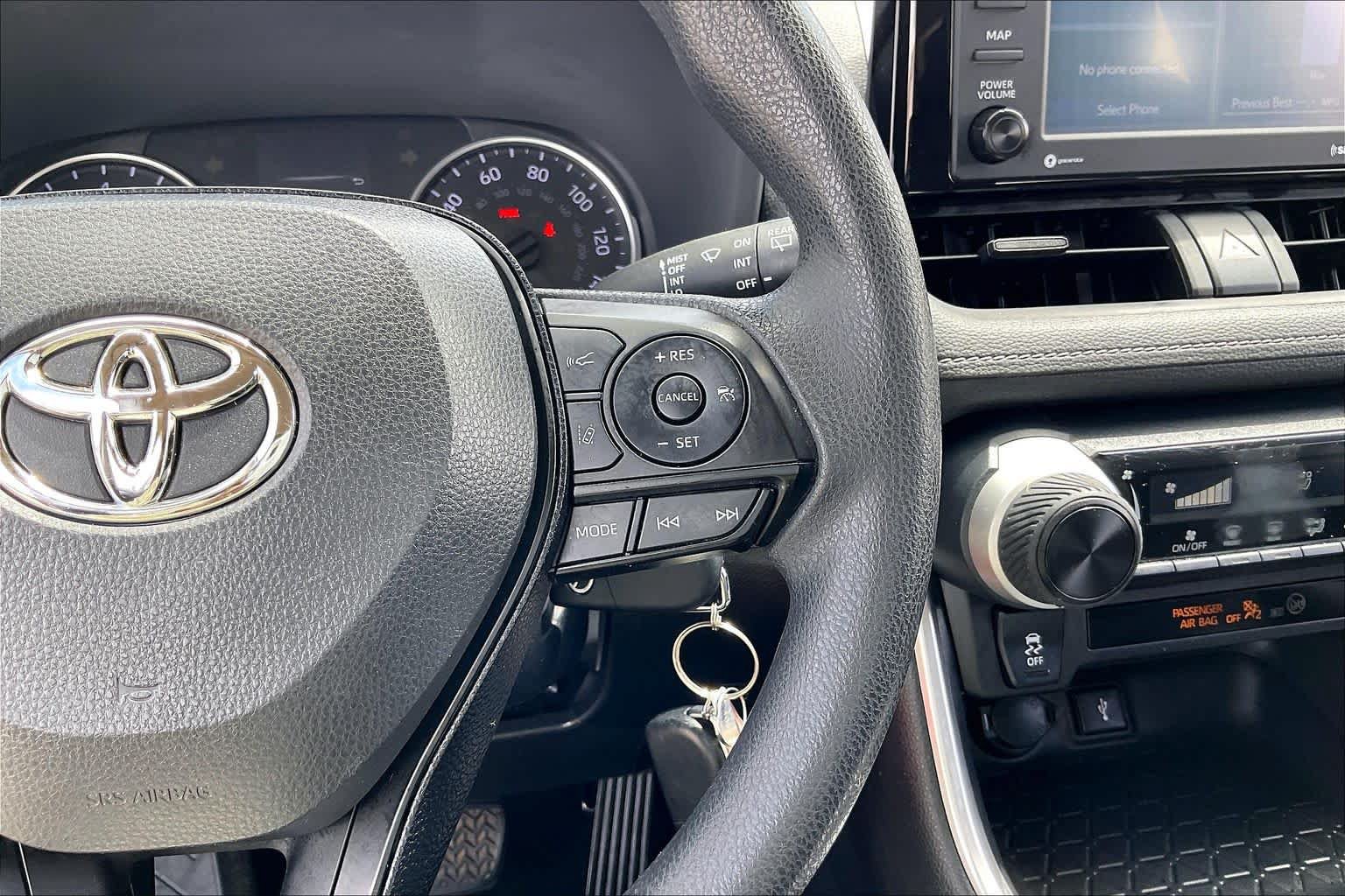 Used 2020 Toyota RAV4 LE FWD image 22