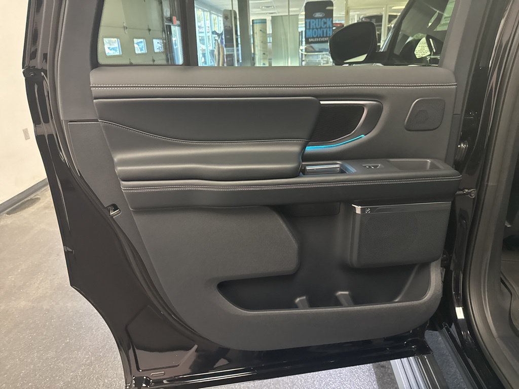 New 2026 Ford Expedition Max Platinum w/ Stealth Performance Package AWD/4WD image 22