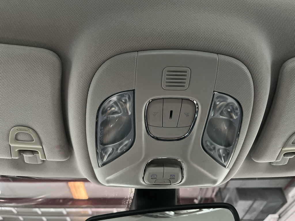Used 2018 Jeep Compass Latitude w/ Popular Equipment Group FWD image 25
