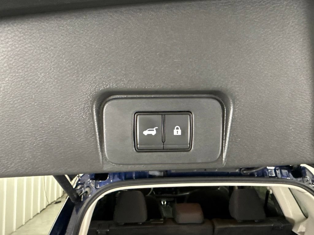 Used 2024 Nissan Rogue SV AWD/4WD image 29