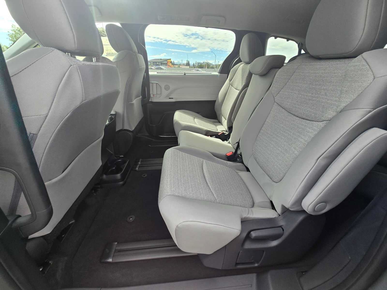 New 2026 Toyota Sienna LE FWD image 25