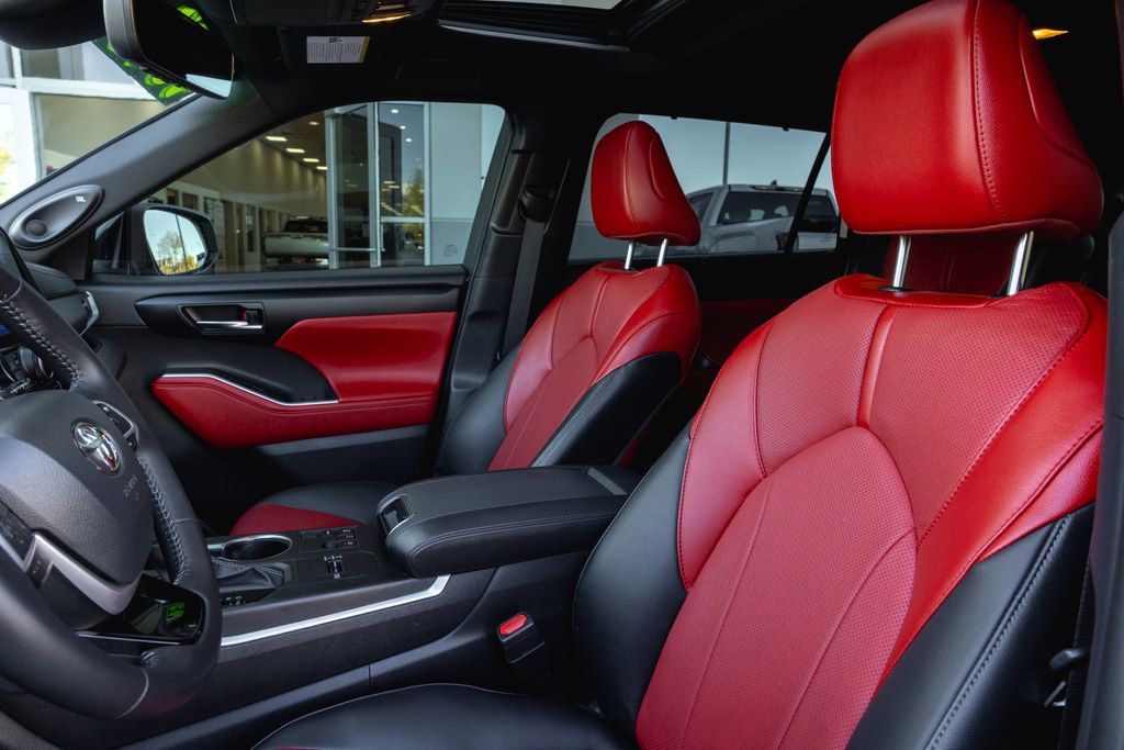 Certified 2024 Toyota Highlander XSE image 11