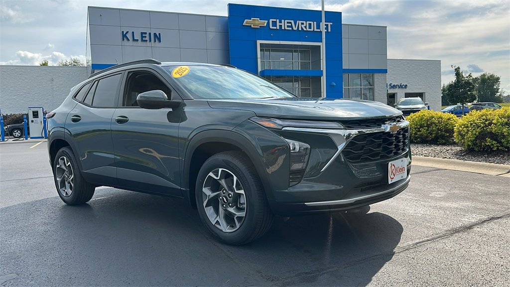 New 2025 Chevrolet Trax LT w/ LT Convenience Package