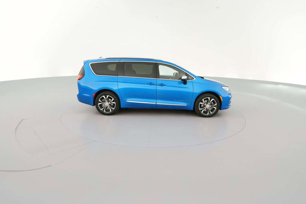 New 2026 Chrysler Pacifica Pinnacle w/ Trailer Tow Group image 14