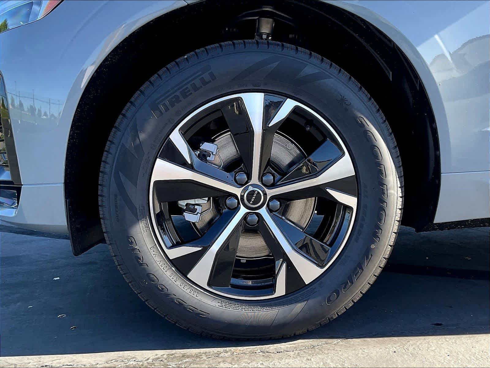 New 2026 Volvo XC60 B5 Core AWD/4WD image 14