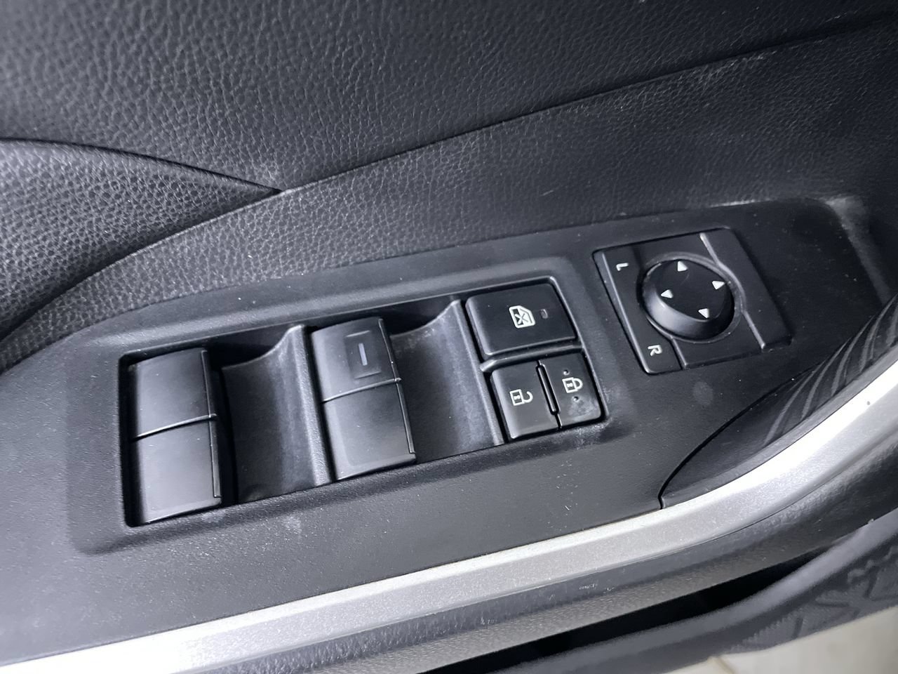 Used 2021 Toyota RAV4 XLE w/ Convenience Package AWD/4WD image 12