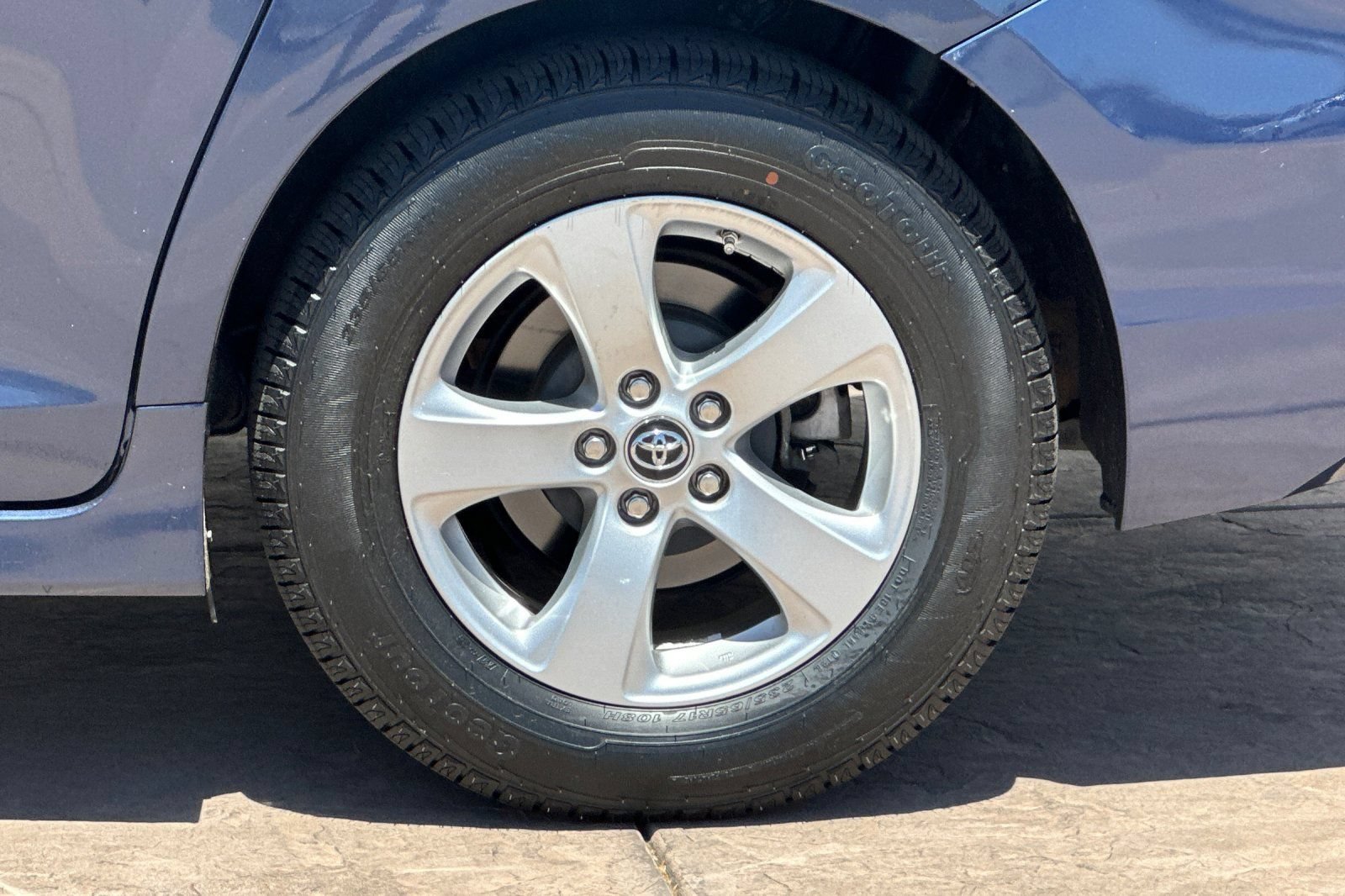 Certified 2018 Toyota Sienna LE w/ Carpet Mat Package FWD image 32