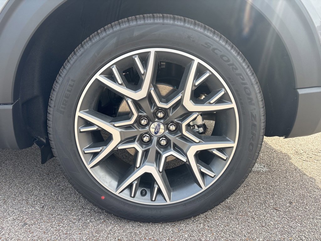 New 2025 Ford Explorer Platinum w/ Ultimate Package image 12