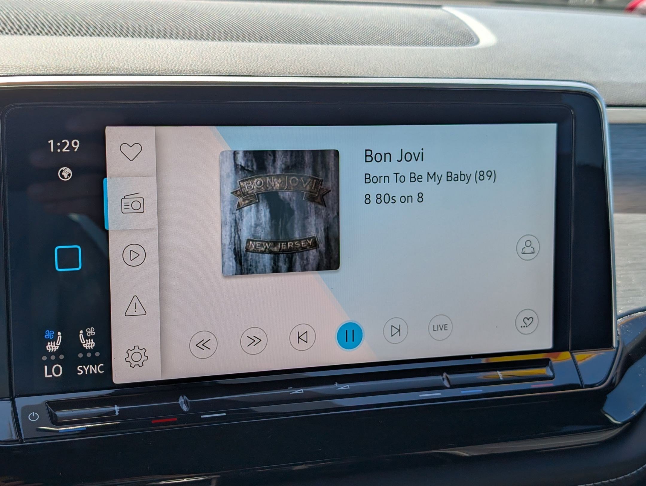 Used 2024 Volkswagen Atlas Cross Sport SE image 19