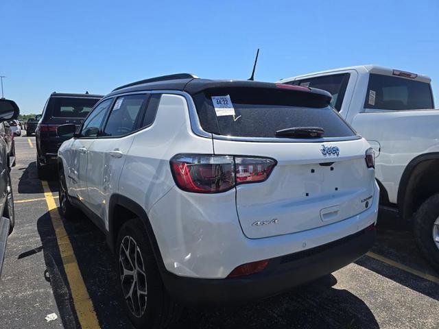 Used 2024 Jeep Compass Limited AWD/4WD image 9