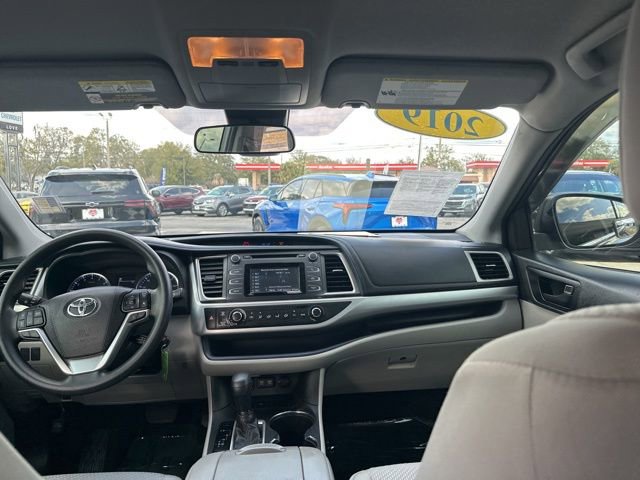 Used 2019 Toyota Highlander LE image 41