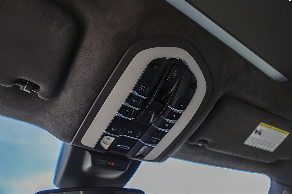 Used 2016 Porsche Macan Turbo image 25