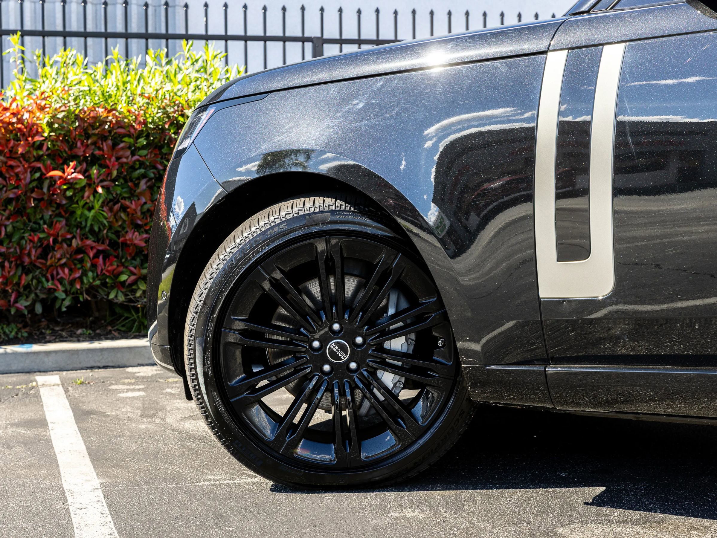 Used 2025 Land Rover Range Rover Long Wheelbase SE image 7