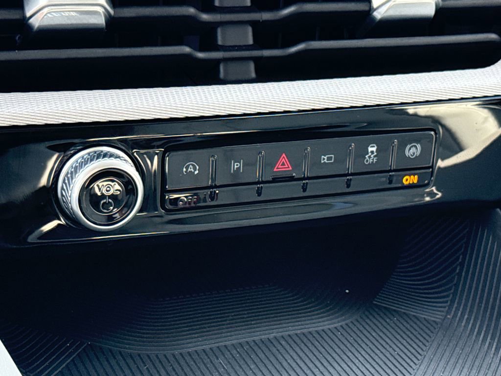 Used 2025 Ford Explorer Active w/ Active Comfort Package image 22