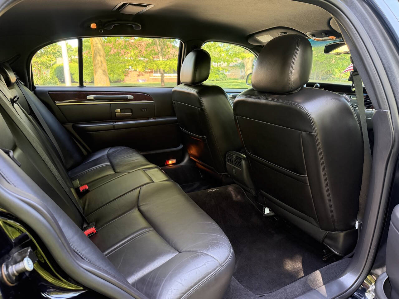 Used 2006 Lincoln Town Car Signature L RWD image 15