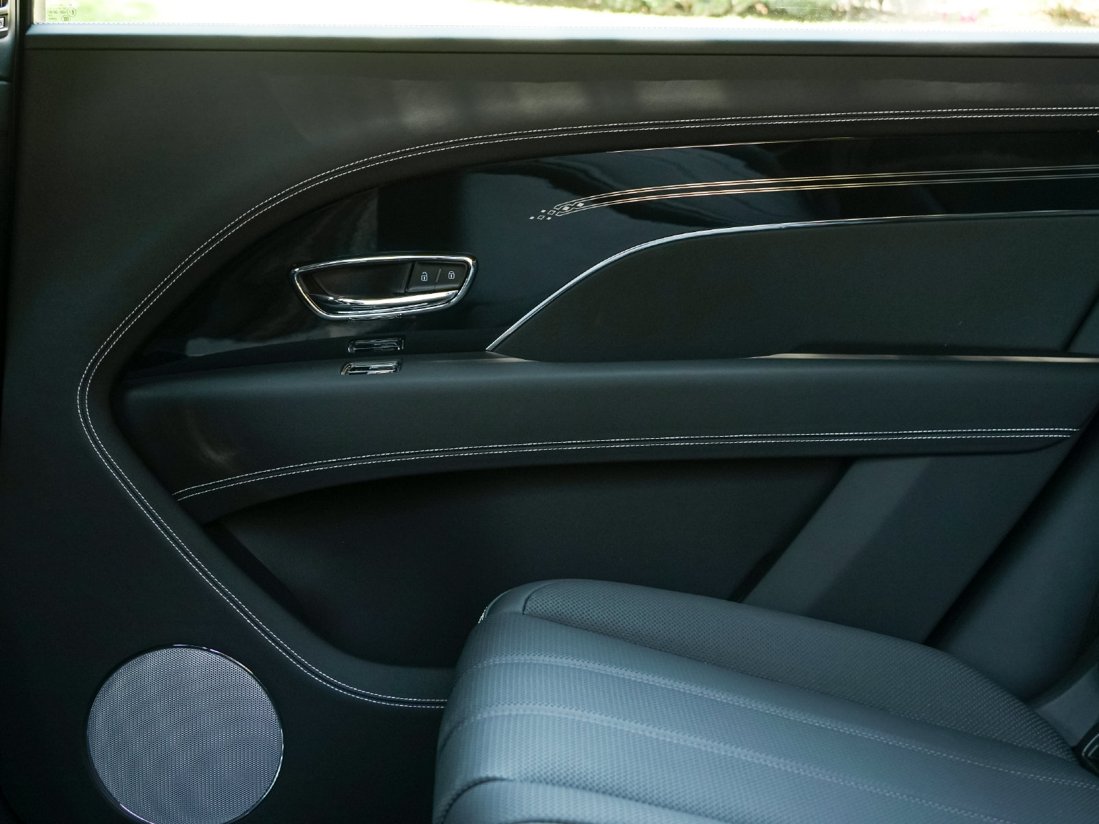 New 2025 Bentley Bentayga Extended Wheelbase AWD/4WD image 24