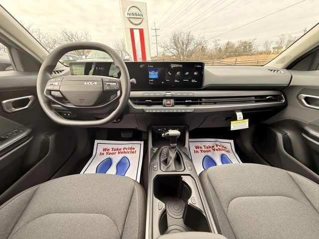 Used 2025 Kia K4 LXS image 19