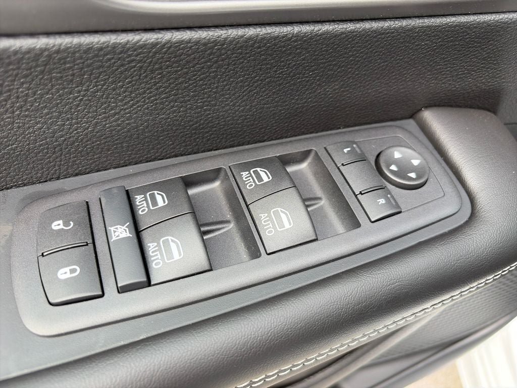 New 2027 Chrysler Pacifica LX FWD image 17