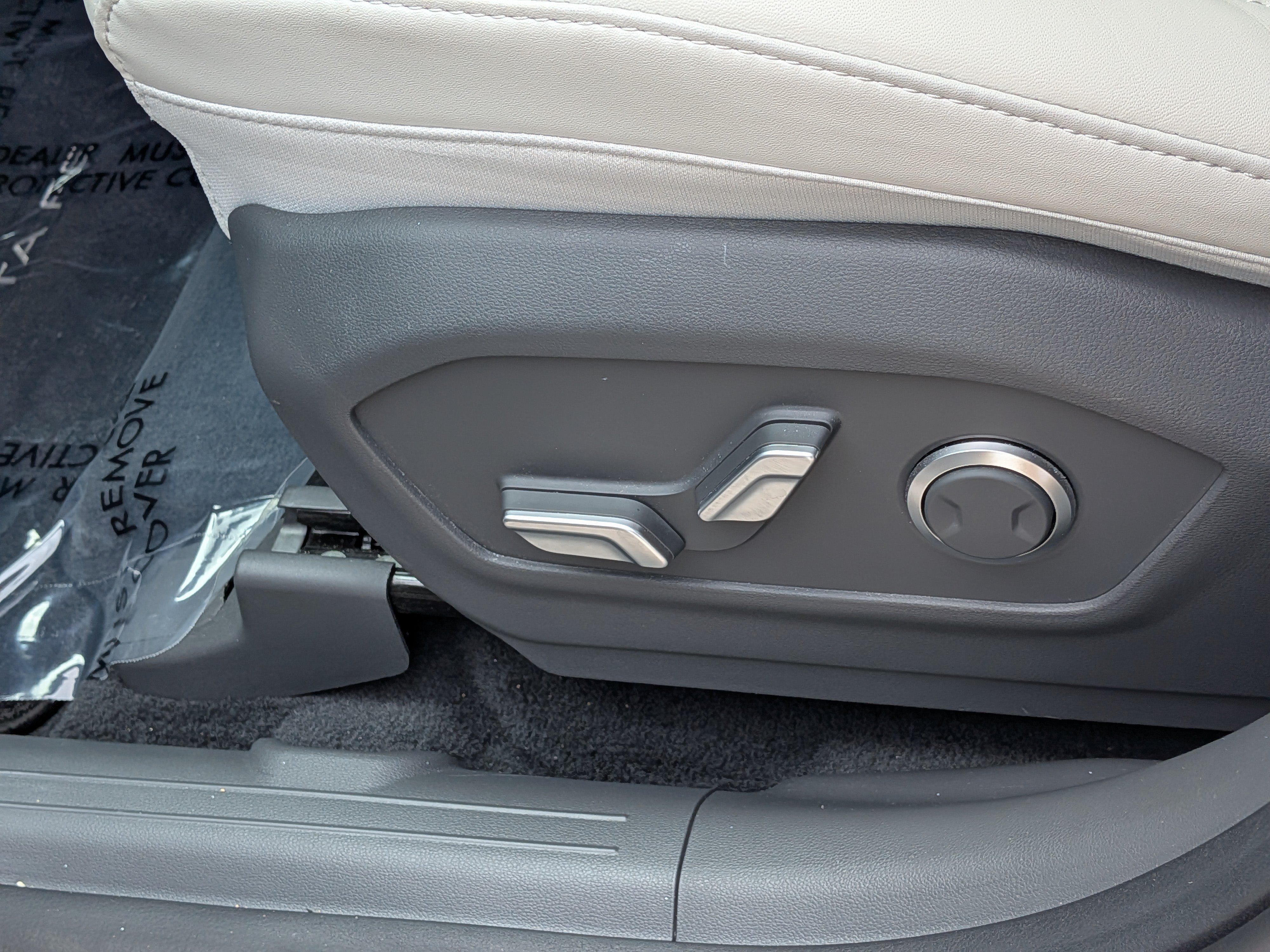 Used 2025 Hyundai Santa Fe SEL FWD image 23