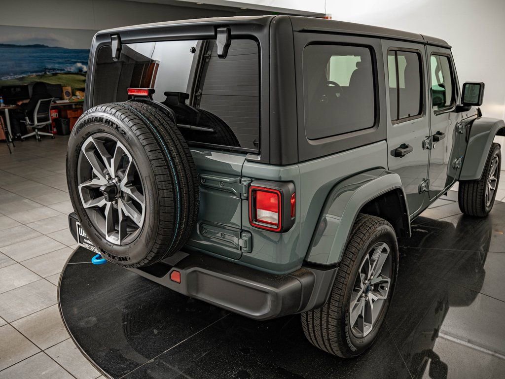 Used 2024 Jeep Wrangler Unlimited image 15