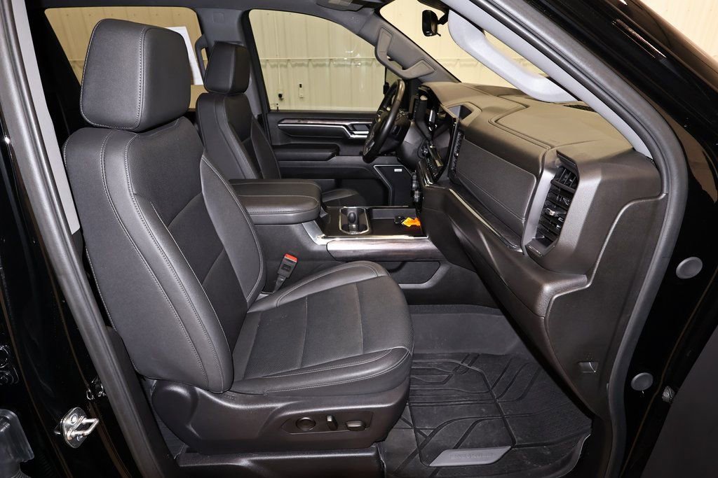 Used 2025 Chevrolet Silverado 2500 LTZ w/ LTZ Premium Package image 21