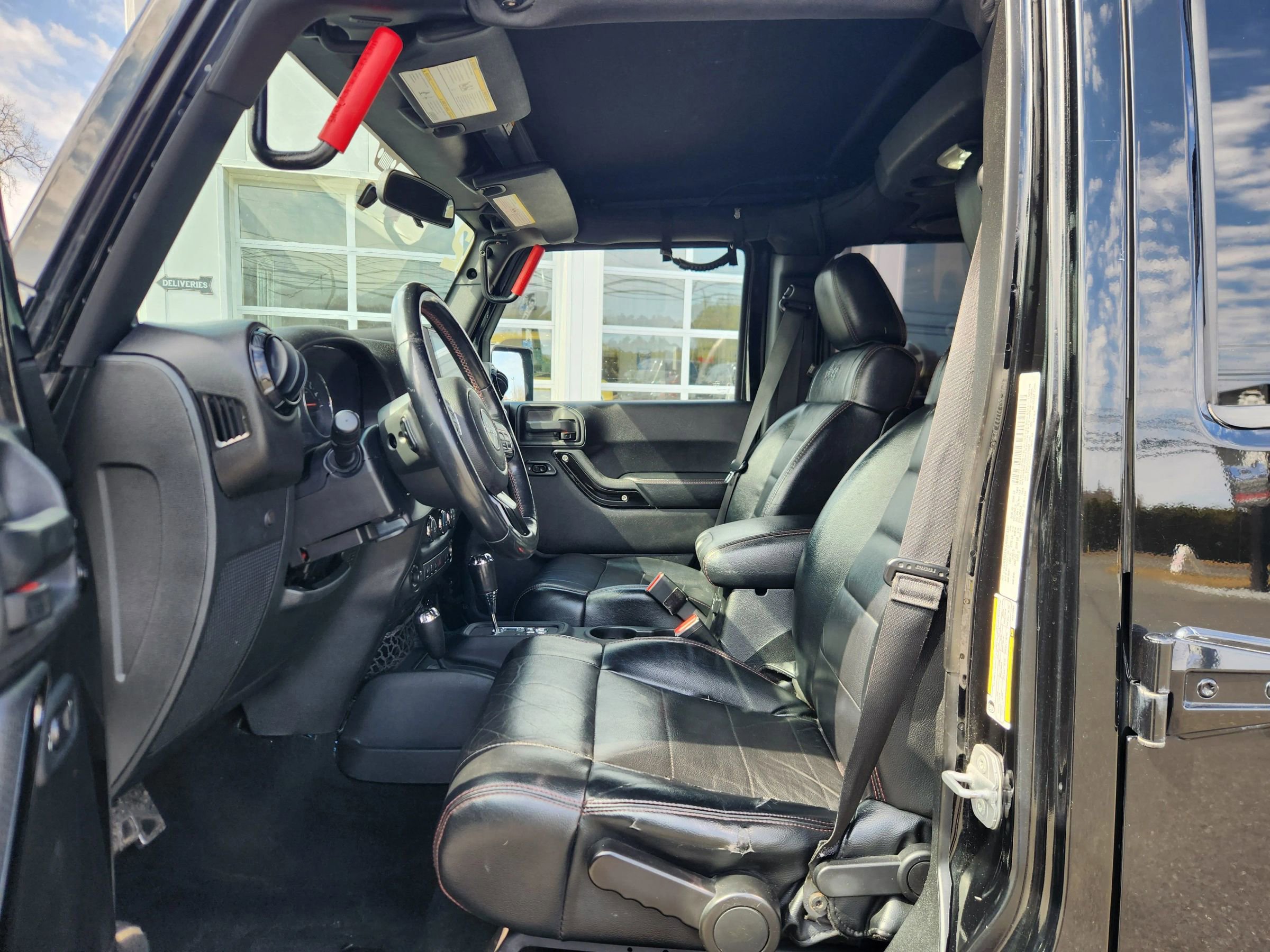 Used 2012 Jeep Wrangler Unlimited Sahara image 20