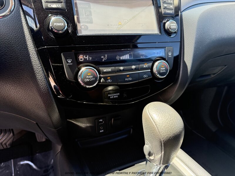 Used 2015 Nissan Rogue SV w/ SV Premium Package AWD/4WD image 27
