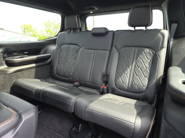Used 2025 Jeep Grand Wagoneer Series III w/ Rear Seat Video Group 1 AWD/4WD image 33