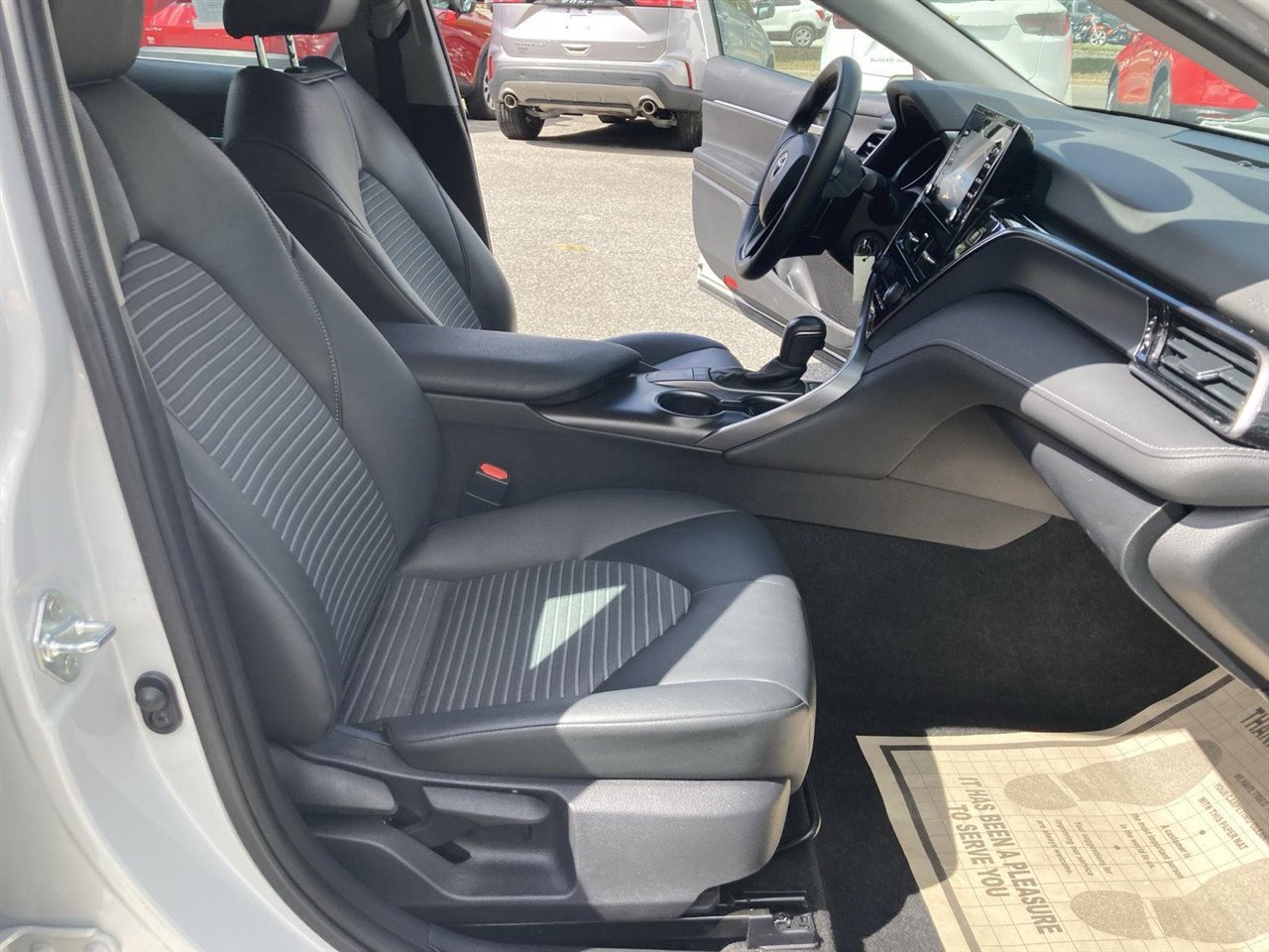 Used 2023 Toyota Camry SE image 11