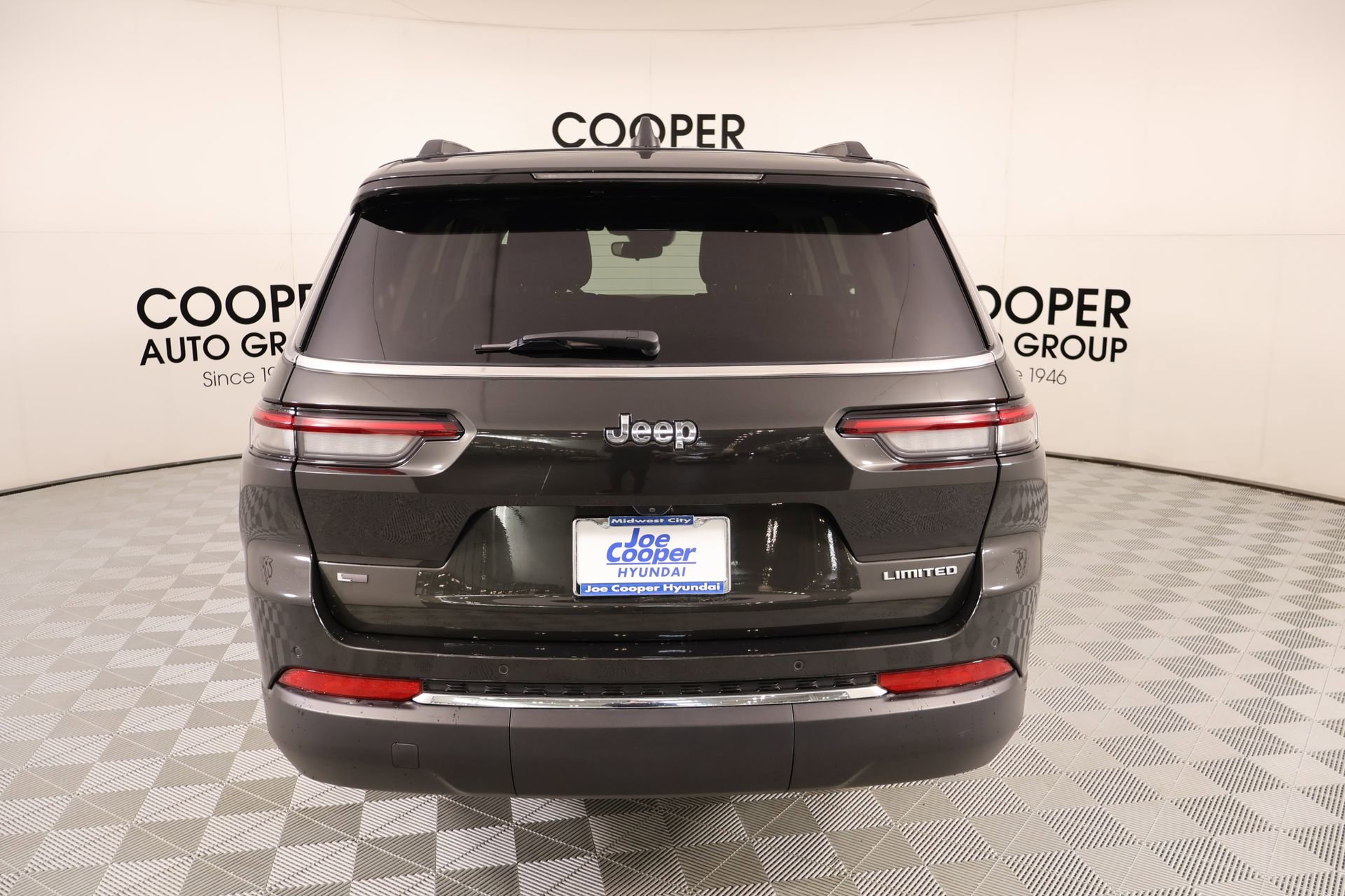 Used 2022 Jeep Grand Cherokee L Limited RWD image 23