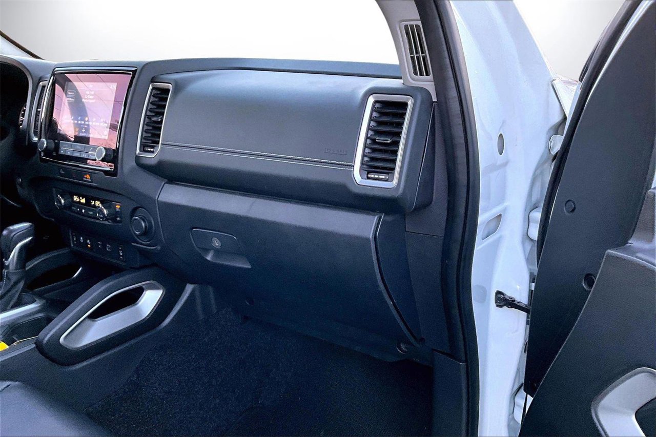 Used 2024 Nissan Frontier SL w/ Technology Package image 19