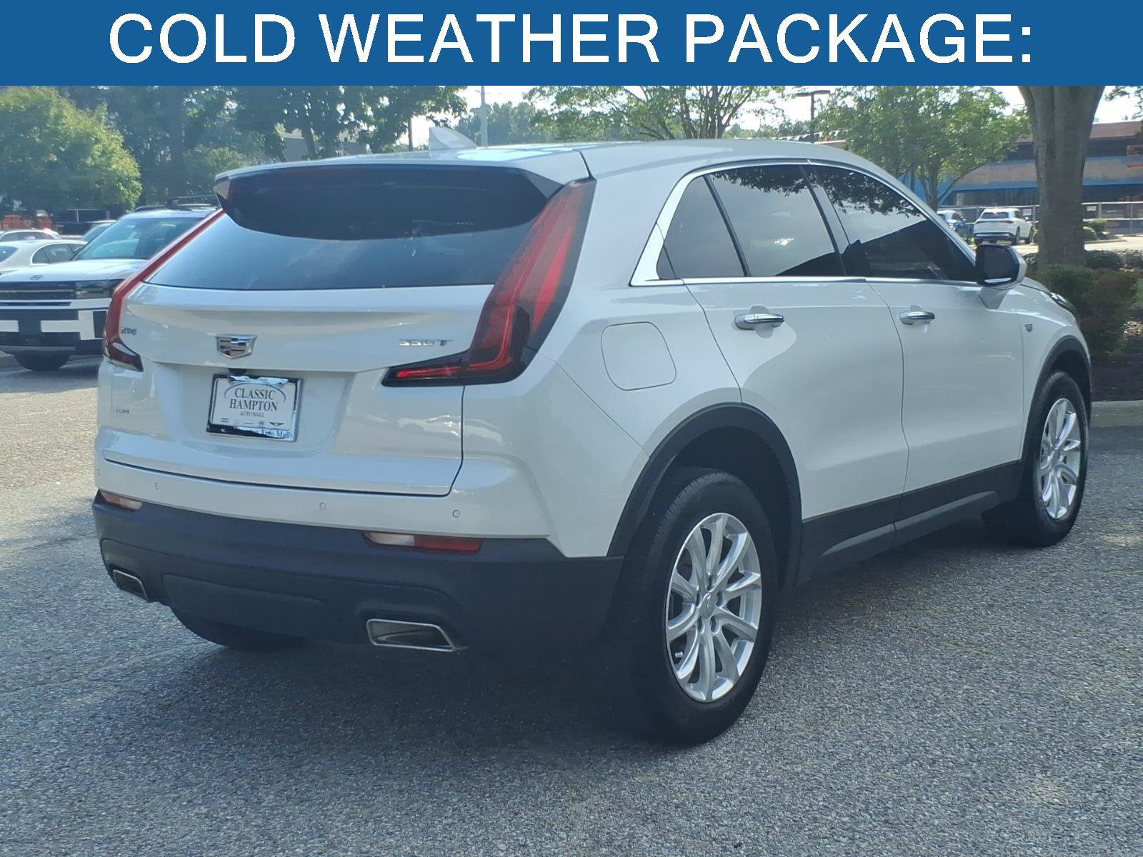 Used 2023 Cadillac XT4 Luxury w/ Cold Weather Package AWD/4WD image 8