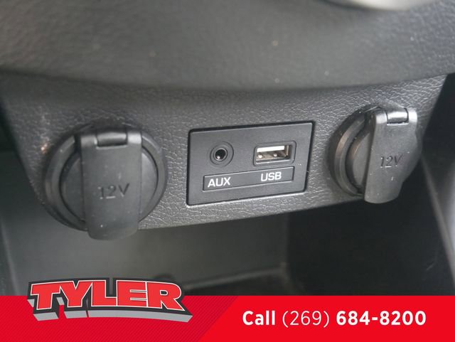 Used 2017 Hyundai Veloster Value Edition FWD image 33