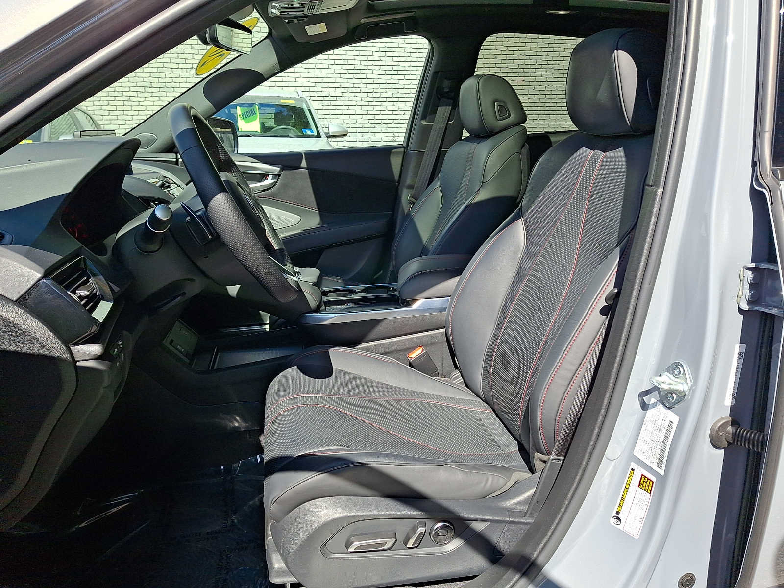 Used 2025 Acura RDX w/ Advance Package AWD/4WD image 10