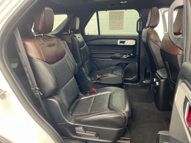 Used 2023 Ford Explorer Platinum w/ Technology Package AWD/4WD image 30