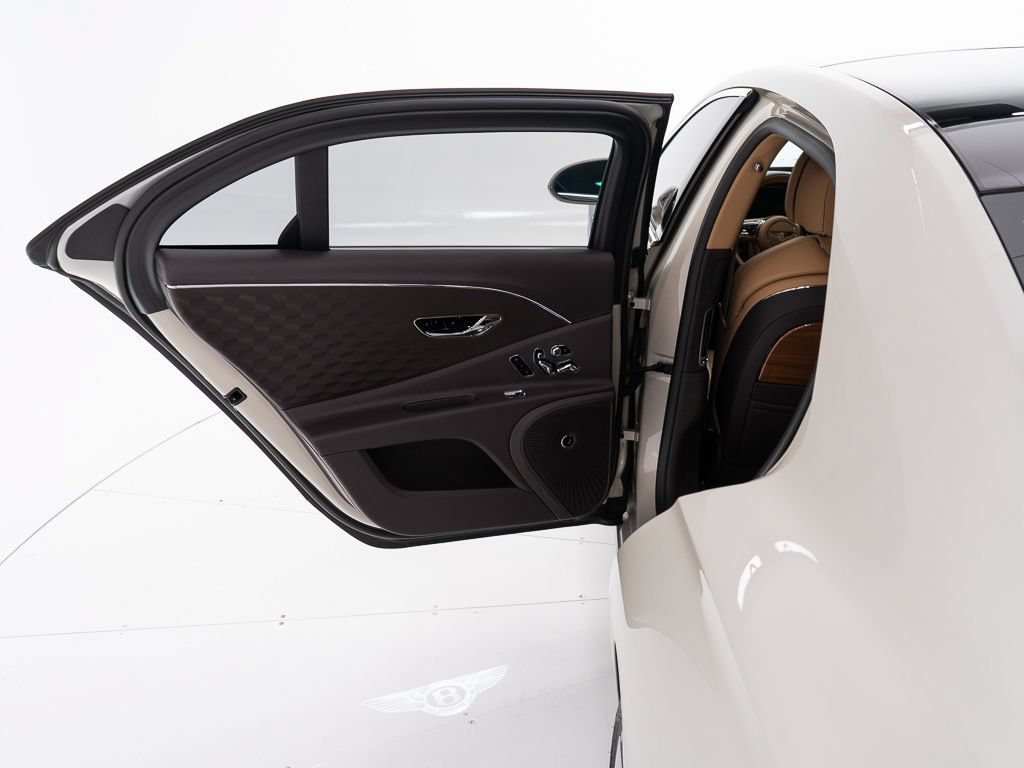 Used 2025 Bentley Flying Spur Plug-In Hybrid AWD/4WD image 20