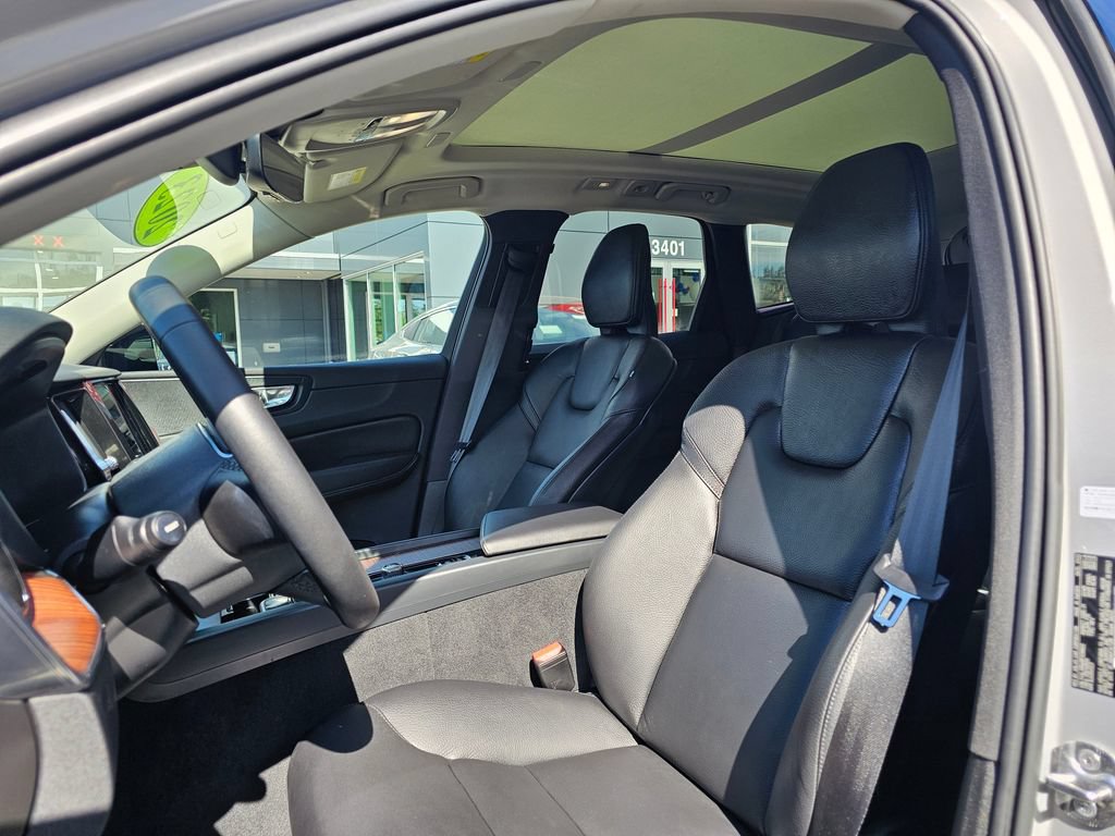 Used 2023 Volvo XC60 B5 Plus w/ Climate Package AWD/4WD image 18