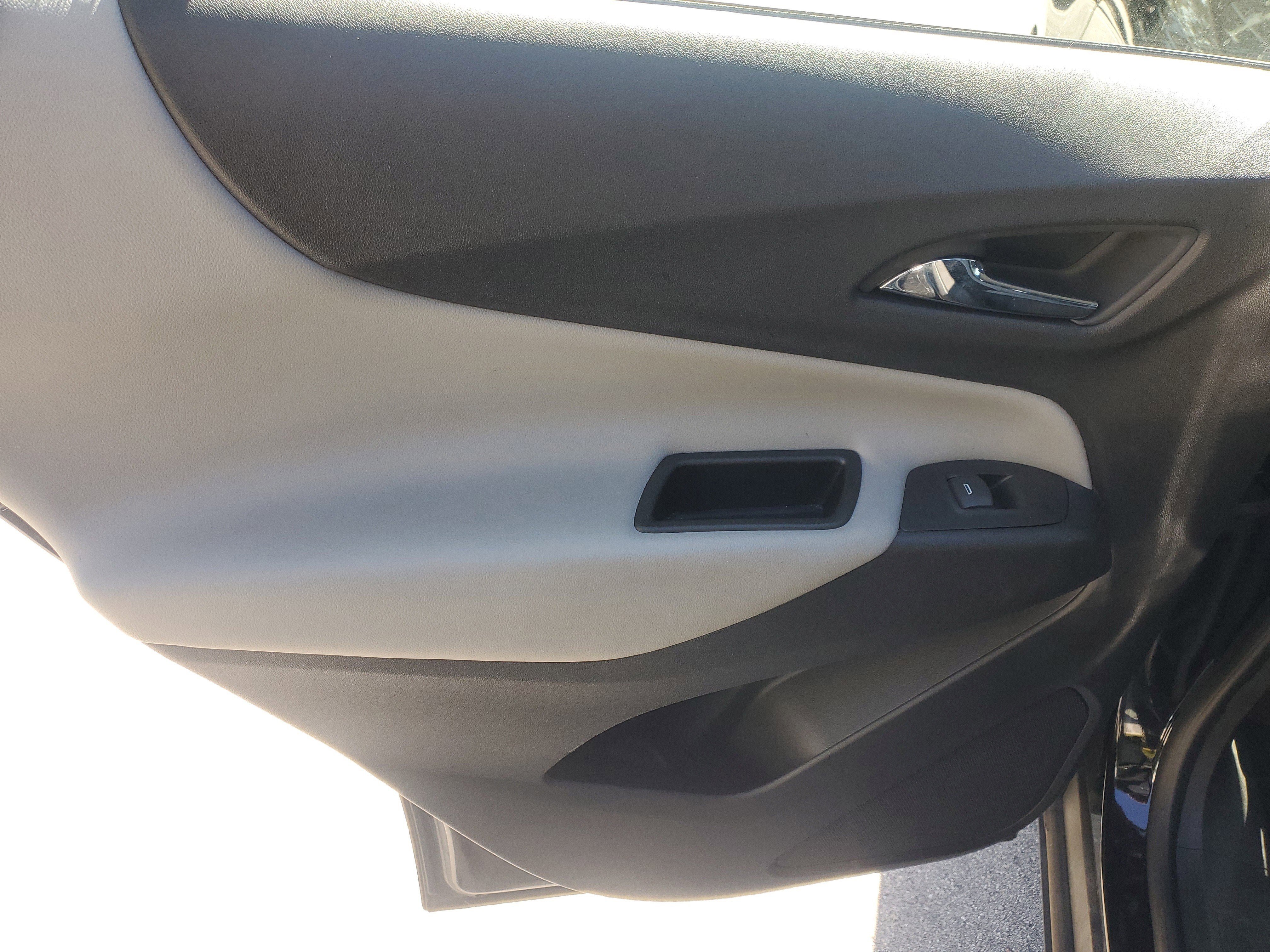 Used 2023 Chevrolet Equinox LS image 13