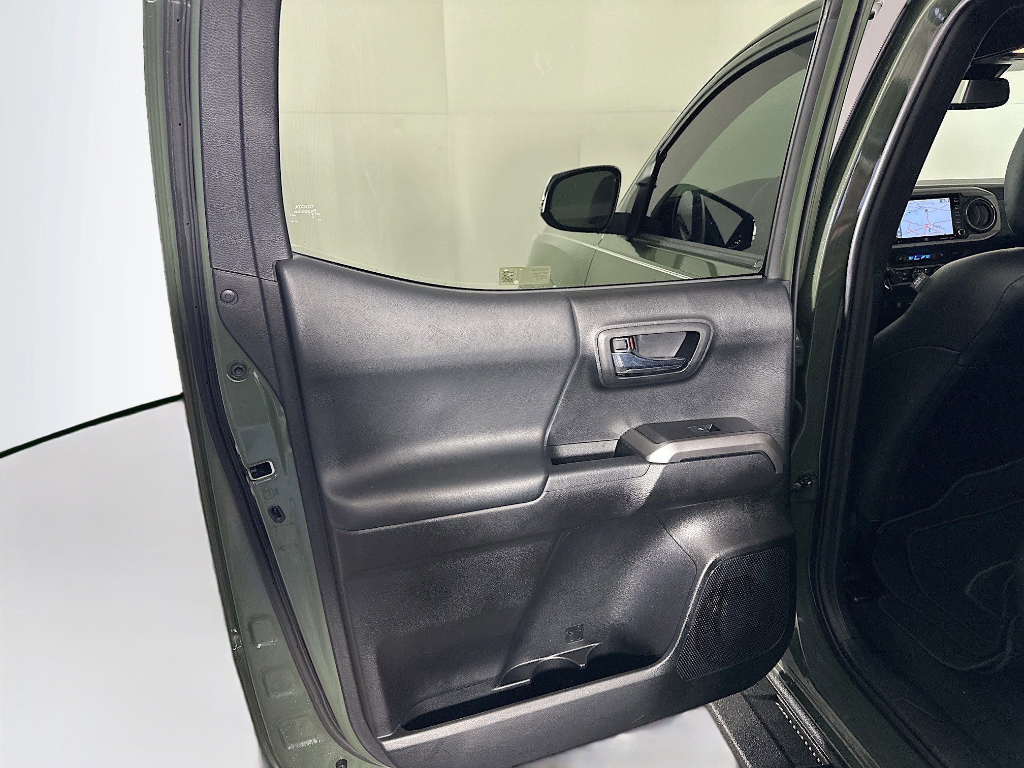 Used 2021 Toyota Tacoma Limited image 26