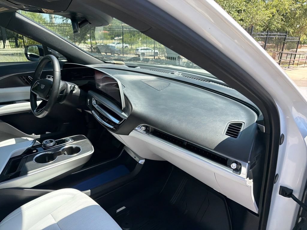 Used 2024 Cadillac Lyriq Luxury AWD/4WD image 39
