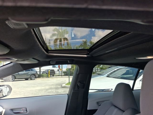 Used 2023 Toyota Corolla SE w/ SE Premium Package image 13