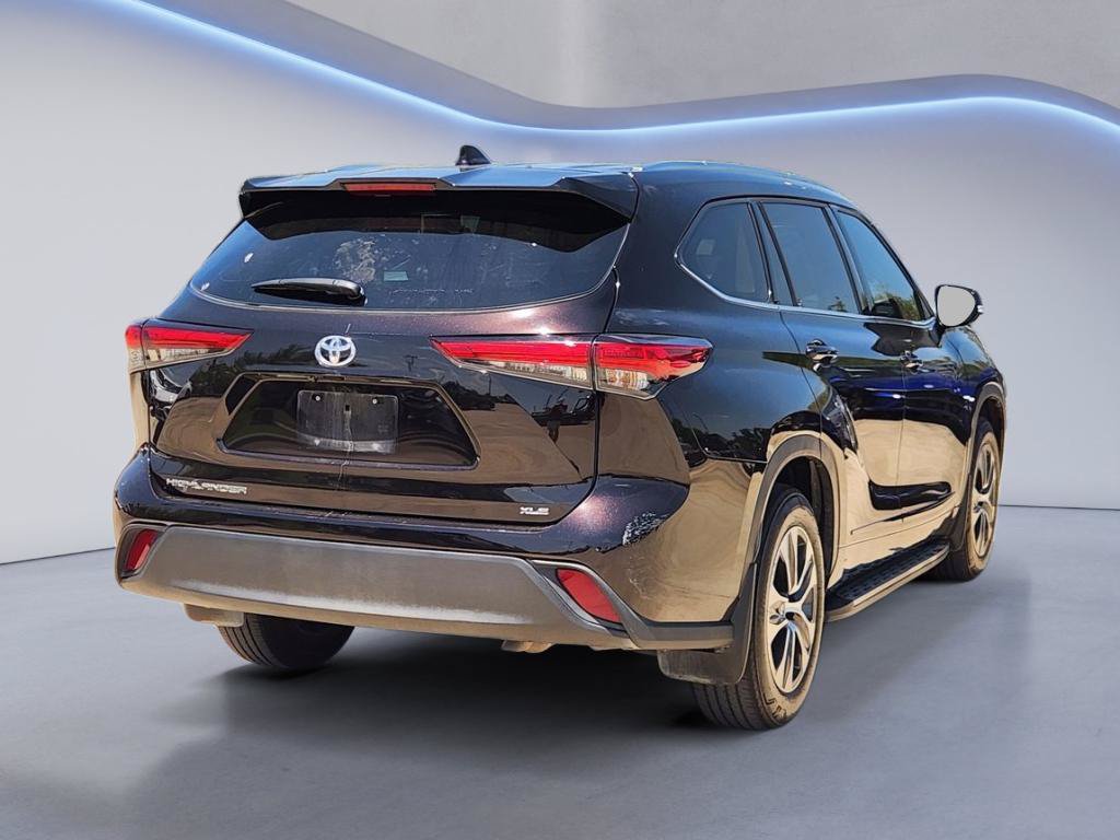 Used 2021 Toyota Highlander XLE FWD image 8