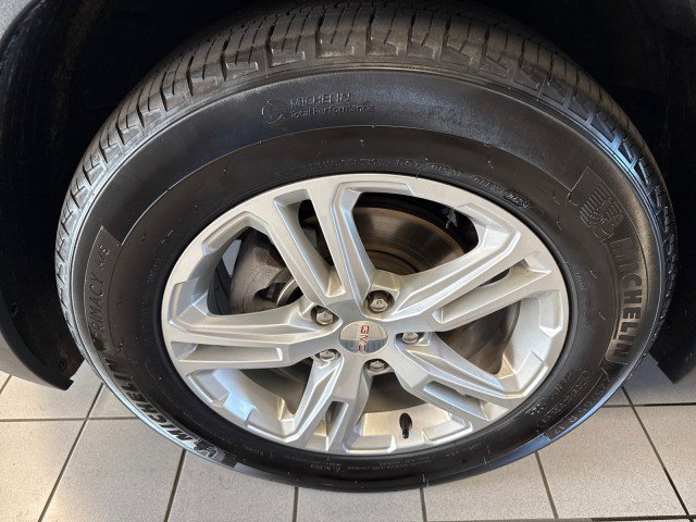 Used 2023 GMC Terrain SLE w/ Driver Convenience Package image 12