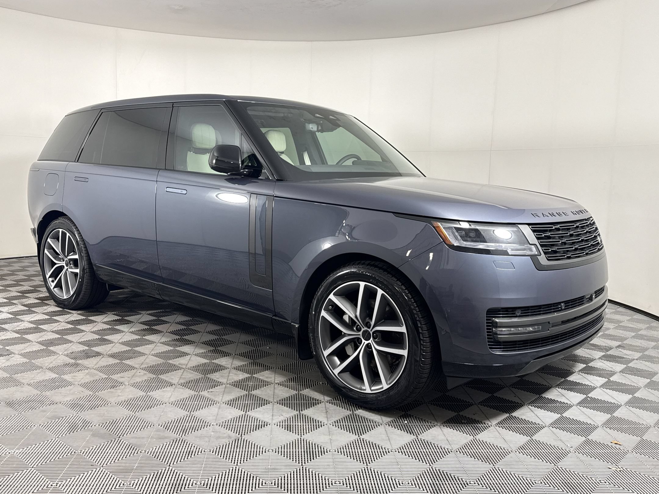 New 2026 Land Rover Range Rover Long Wheelbase SE AWD/4WD image 6