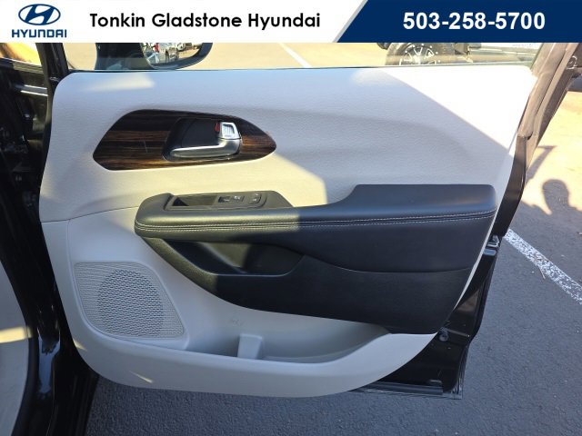 Used 2023 Chrysler Pacifica Limited image 23