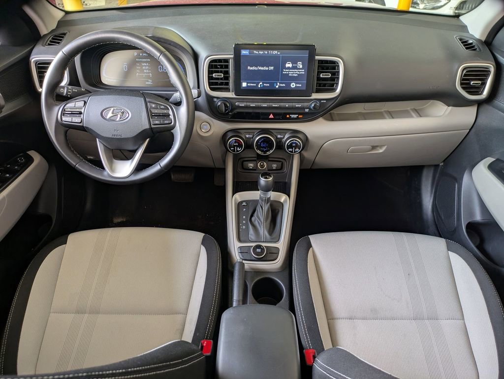 Used 2025 Hyundai Venue SEL FWD image 25
